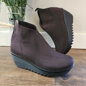 BERNIE MEV shoes size 6 brown sock style ankle Boots wedge heels